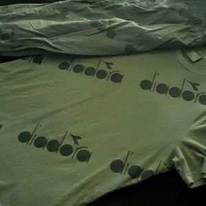 Army Grn Diadora tshirt & windbreaker pants